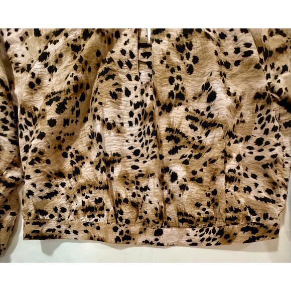 Banana Republic Cropped Animal Pring Keyhole Top Size Medium (035) - Picture 5 of 12